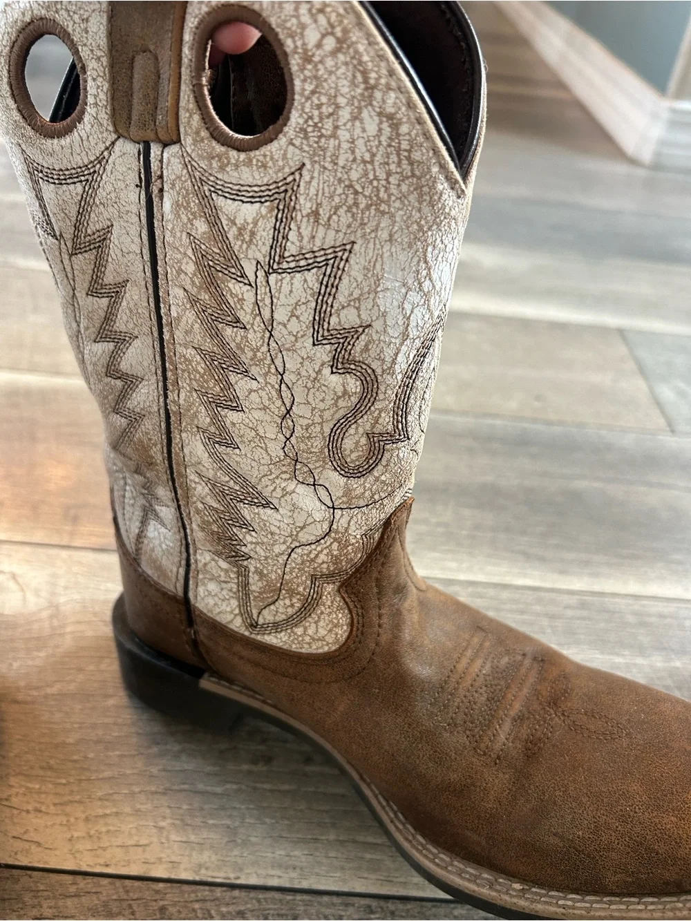Cody James Two-Tone Western Boots - Brown and Cream